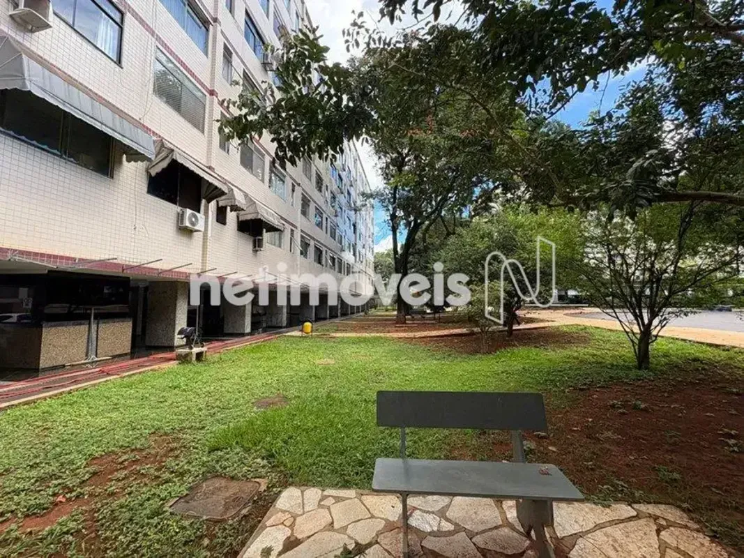 Excelente apartamento reformado, composto por sala c/ janelas de blindex, banhei...