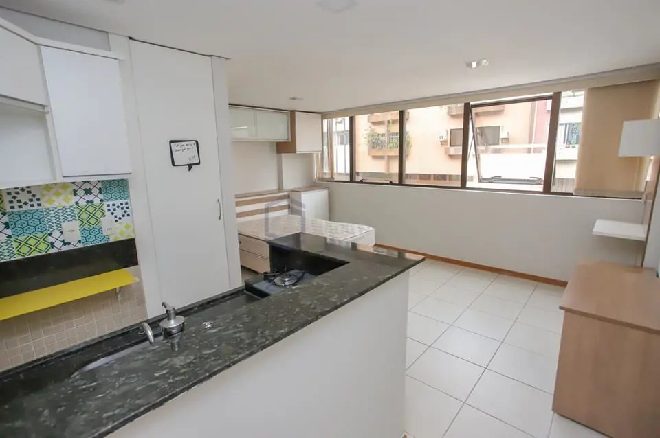Granville Negócios Imobiliários Aluga:Linda Kit, semi mobiliada, medindo 31m² de...