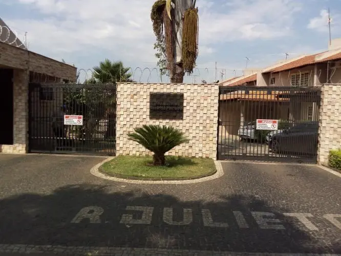 SOBRADO NO COND. RES. JULIETA REZENDE PINHEIRO SETOR CRIMEIRA LESTE: PISO SUPERI...