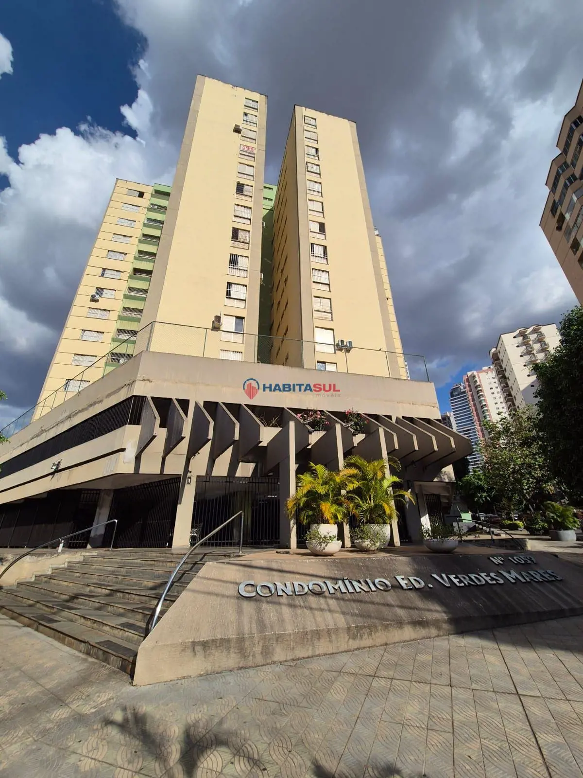  Apartamento: 03 quartos todos com armários, sala 02 ambientes, banheiro social,...