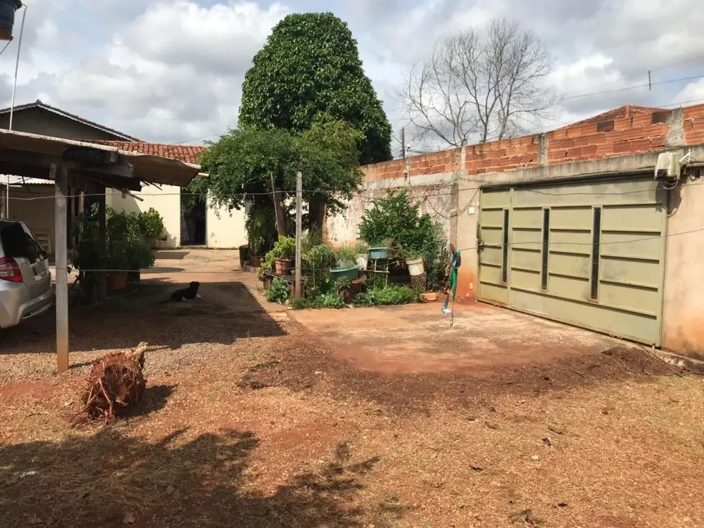  Ótimo para construir 2 casas. Lote de esquina, 360m², todo murado, calçada feit...