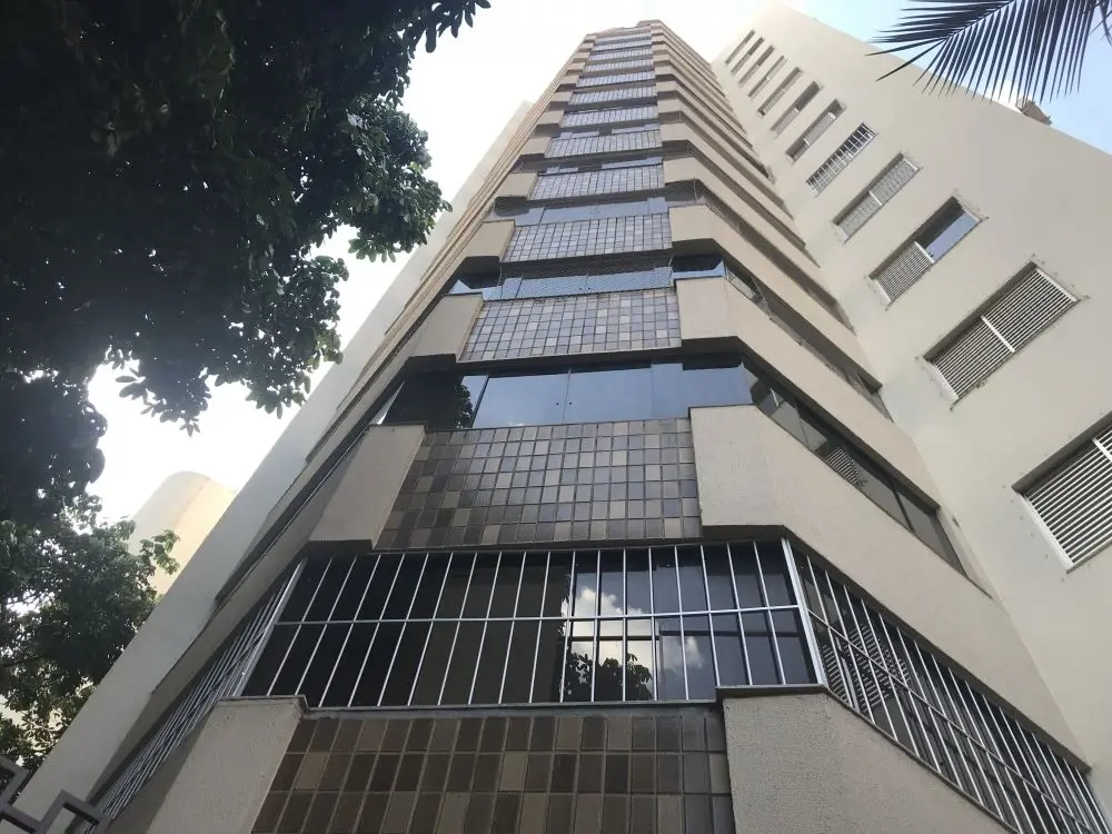  Próximo ao Supermercado Extra e Igreja São Paulo Apóstolo.3/4 sendo 01 suíte ( ...