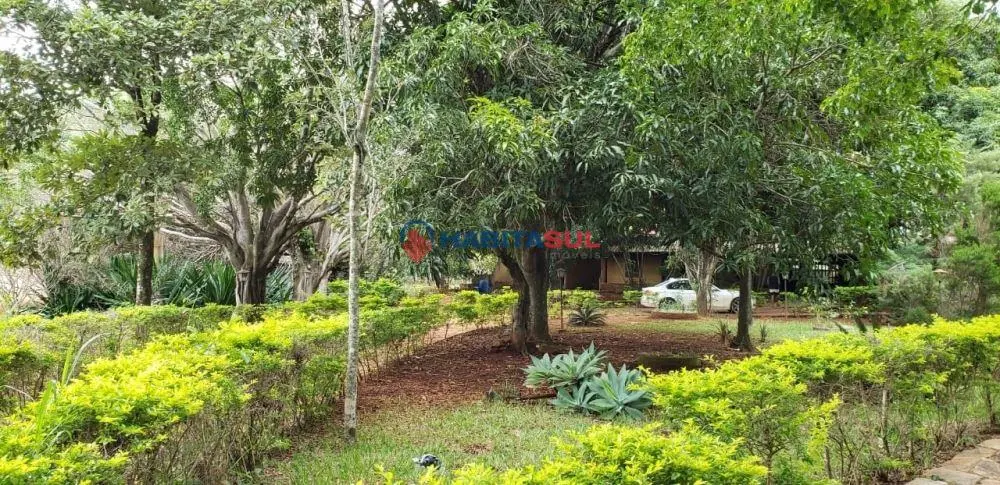 Excelente chácara com ótima estruturaPossuí 02 casas, toda cercada, cerca viva, ...
