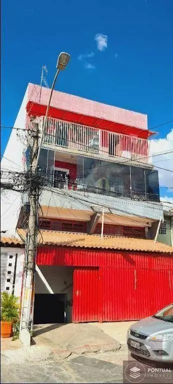 Excelente imóvel para renda:São duas Lojas e 08 apartamentos com renda de R$ 7.5...