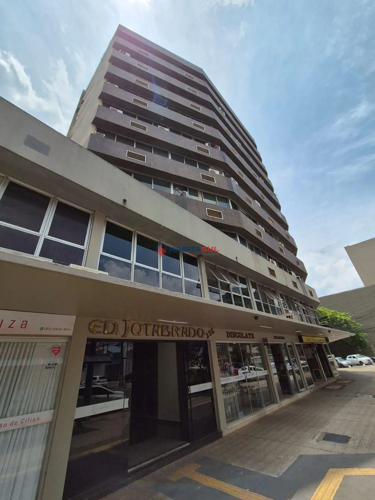 Edifício Jotabrado.Sala 706 com 42m².Excelente localização!Fica entre à Rua 1 e ...