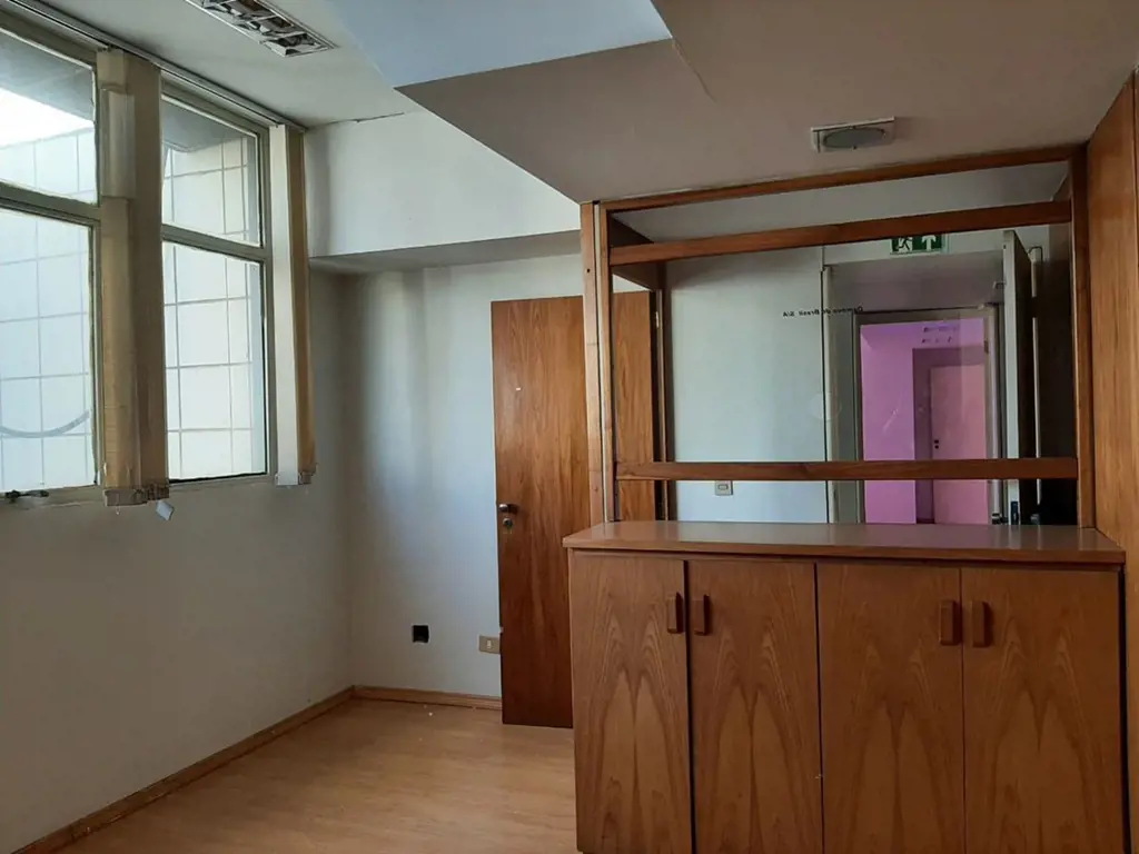 EXCELENTE LOCALIZAÇÃO, - SALAS AMPLAS COM VARANDA, - OPORTUNIDADE PARA EMPRESA.E...