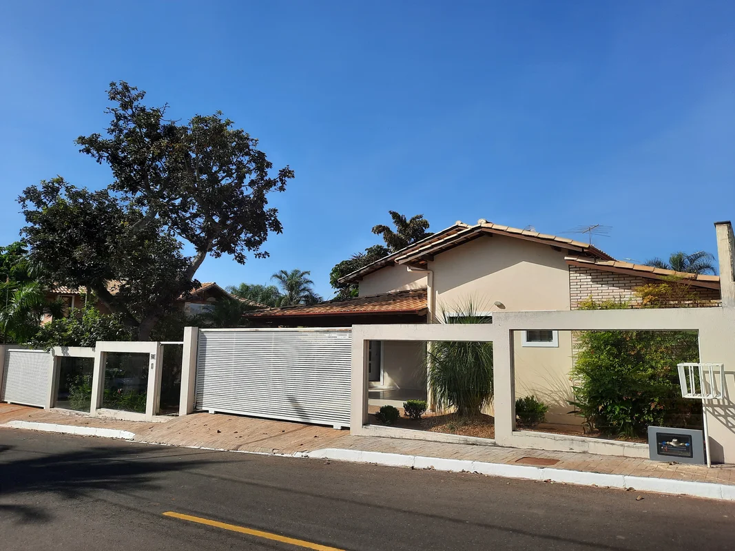 Claudio Sinimbu vende excelente casa com lazer no Condomínio Estancia Jardim Bot...