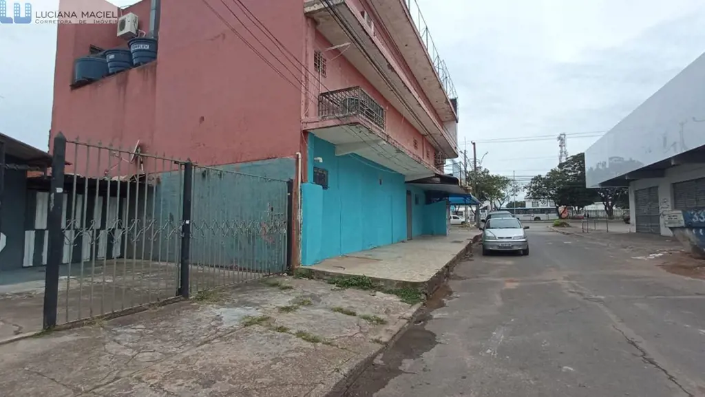 Casa simples com três quartos, sendo duas suítes, banheiro, sala, cozinha e com ...