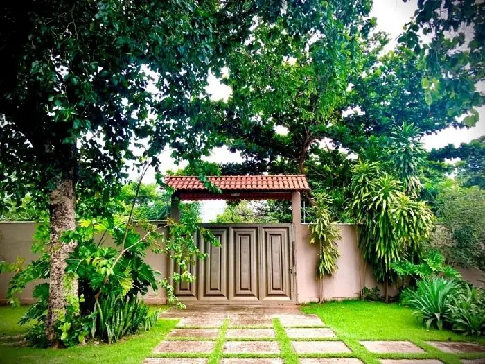 Chácara com área total de 2.150,00 m, toda murada com muros de 2,5 metros de alt...