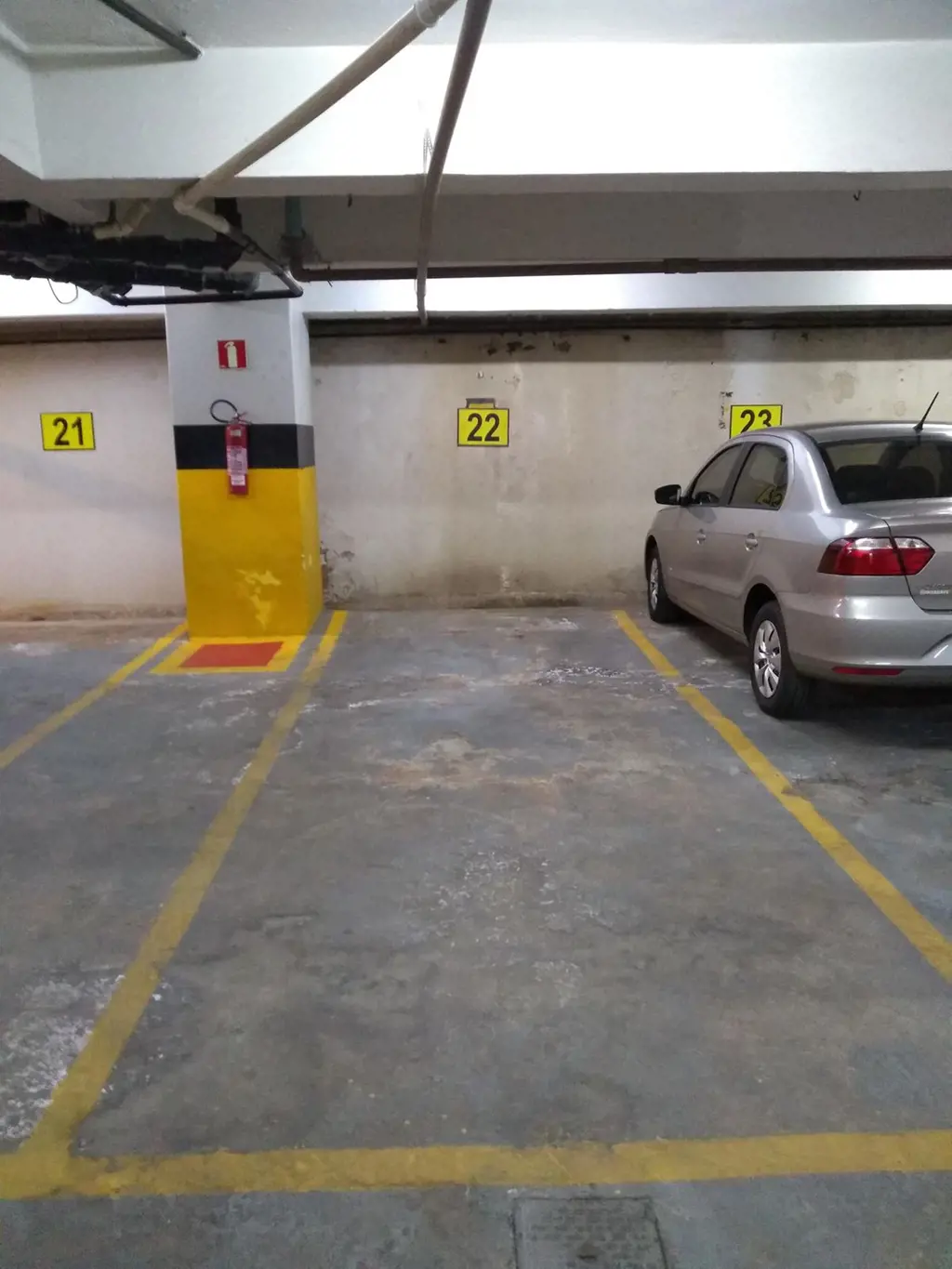 GARAGENS PARA LOCAÇÃO COM VAGAS PARA UM E DOIS CARROS.*DISPONÍVEL AS VAGAS DE N ...