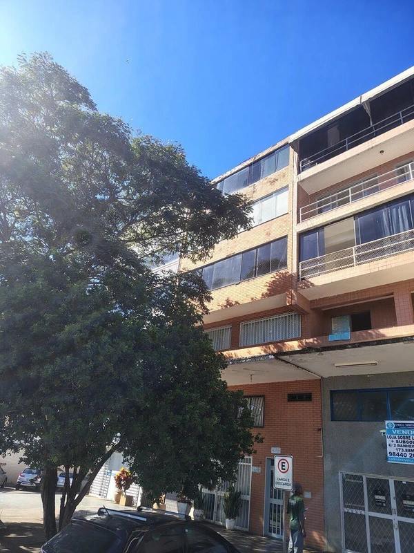 Alugamos ótimo Apto na SCRN 716 Bloco F, Entrada 14, 4º andar, composto de:DESC:...