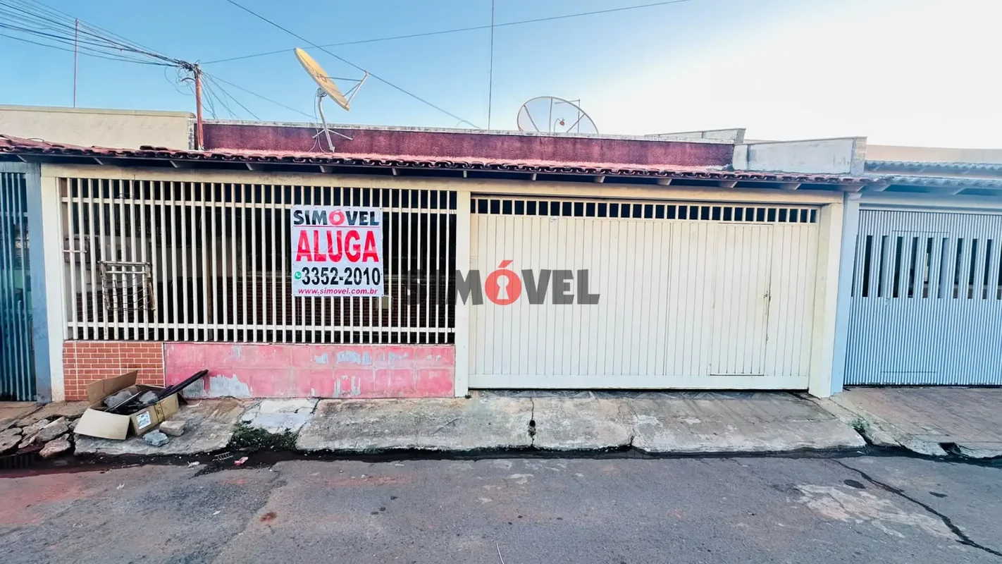QNP 05 Casa Frente - Casa com 2 dormitórios para alugar, 180m² por R$ 1.300,00/m...