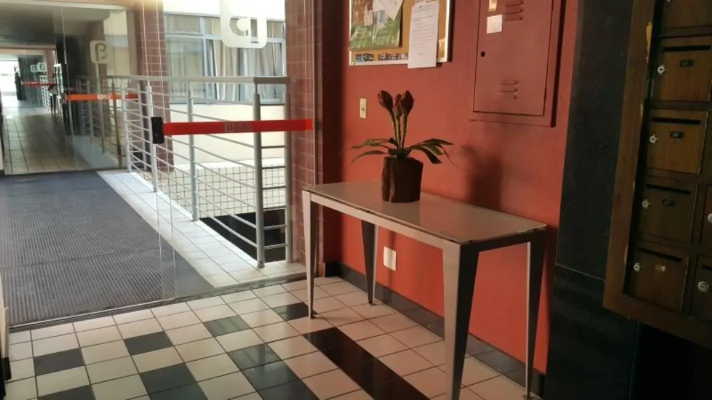  - Excelente Localização - Próximo ao mais variado comércio - Fácil acesso ao Ei...