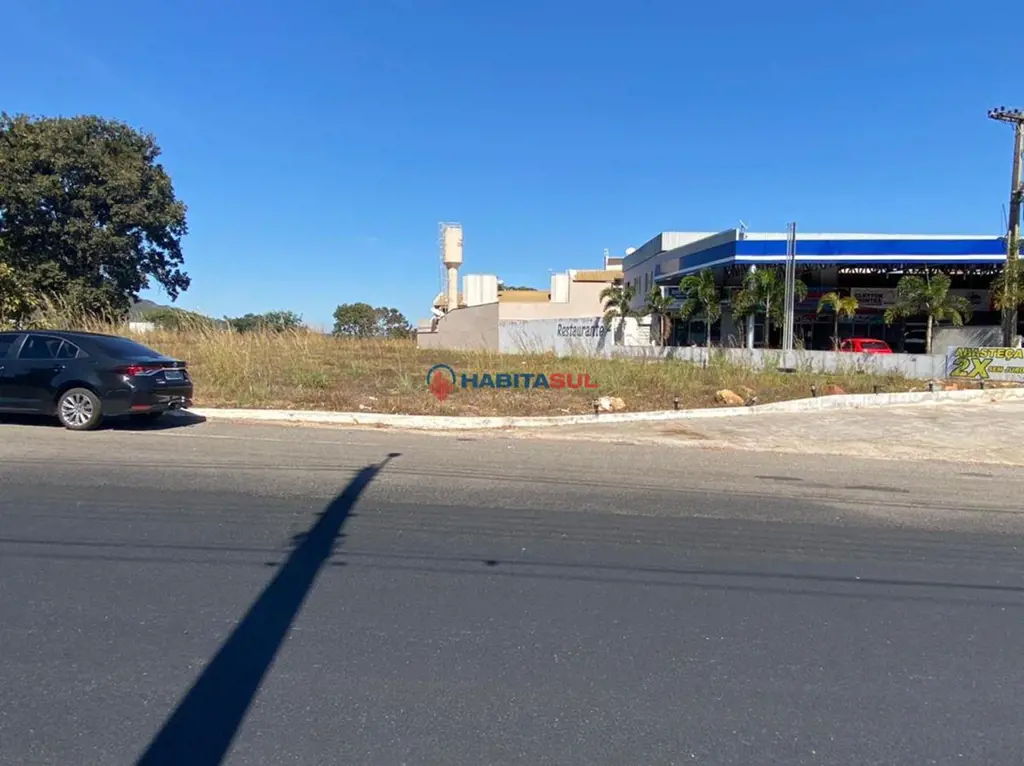 Área comercial de 1.190,89 m², sendo 3 lotes juntos, na Avenida Presidentes.Fren...