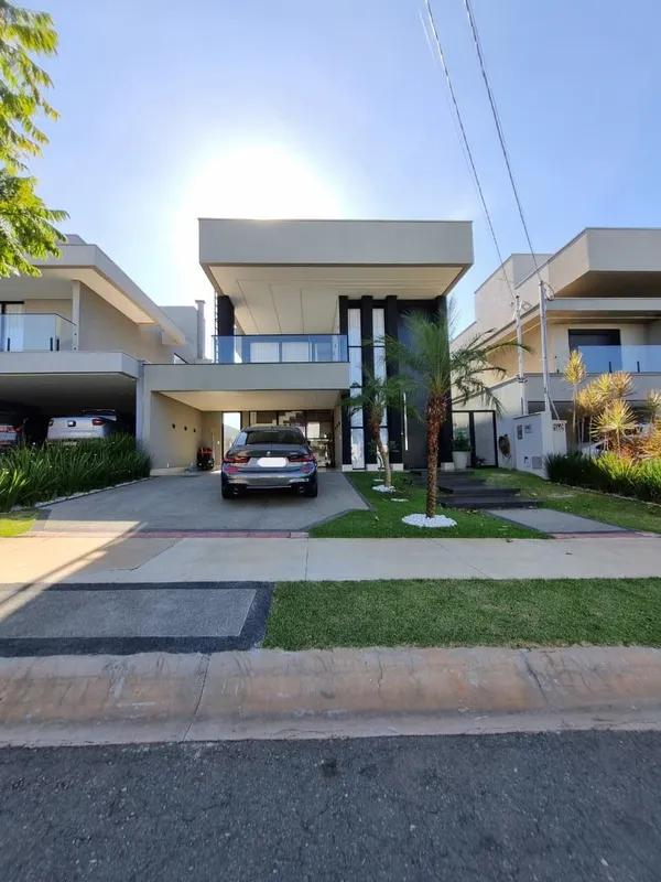 Sobrado de alto padrão no Parque Ville Pinheiros, com terreno de 300 m². O imóve...