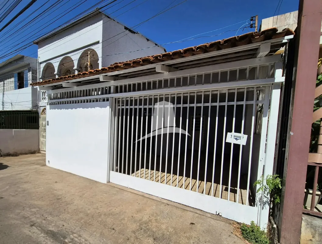 Excelente casa, localizada na 3ª Avenida Lote 1220 Casa 03.Composta por 03 quart...