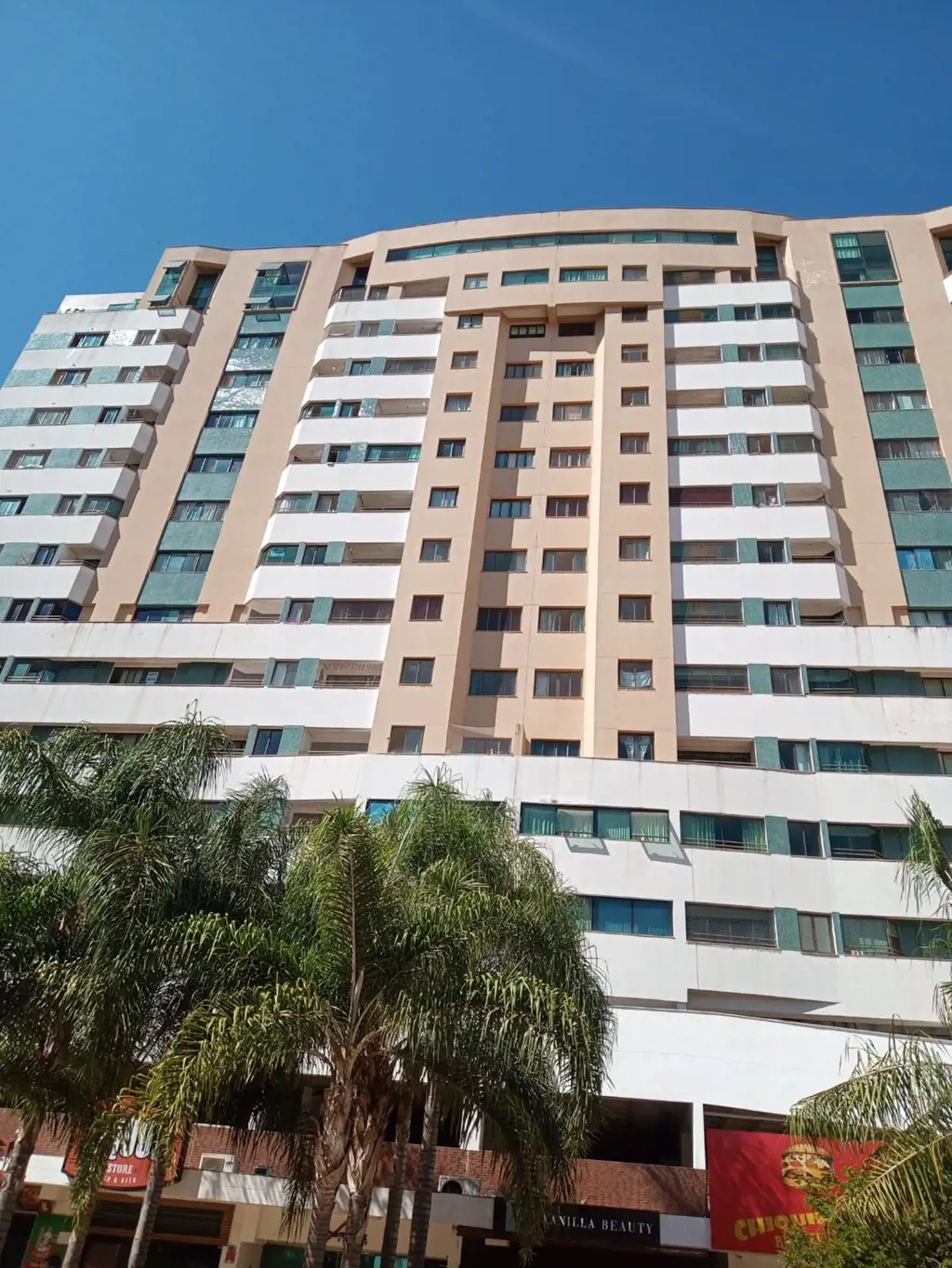 Ótimo apartamento composto de sala com armários, varanda, 01 quarto com armário,...