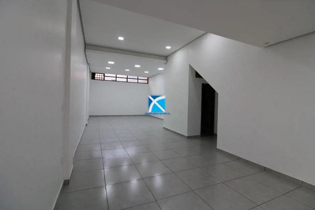 Imobiliária Brasília aluga loja na C 2 em Taguatinga Centro. Loja comercial com ...