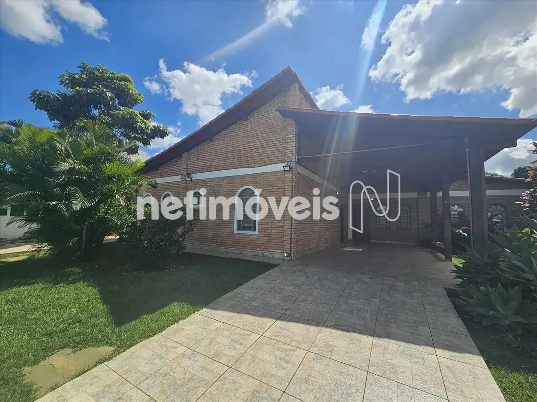 Imóvel em fase de desocupação, com agendamento de visitas em breve. Casa com 300...