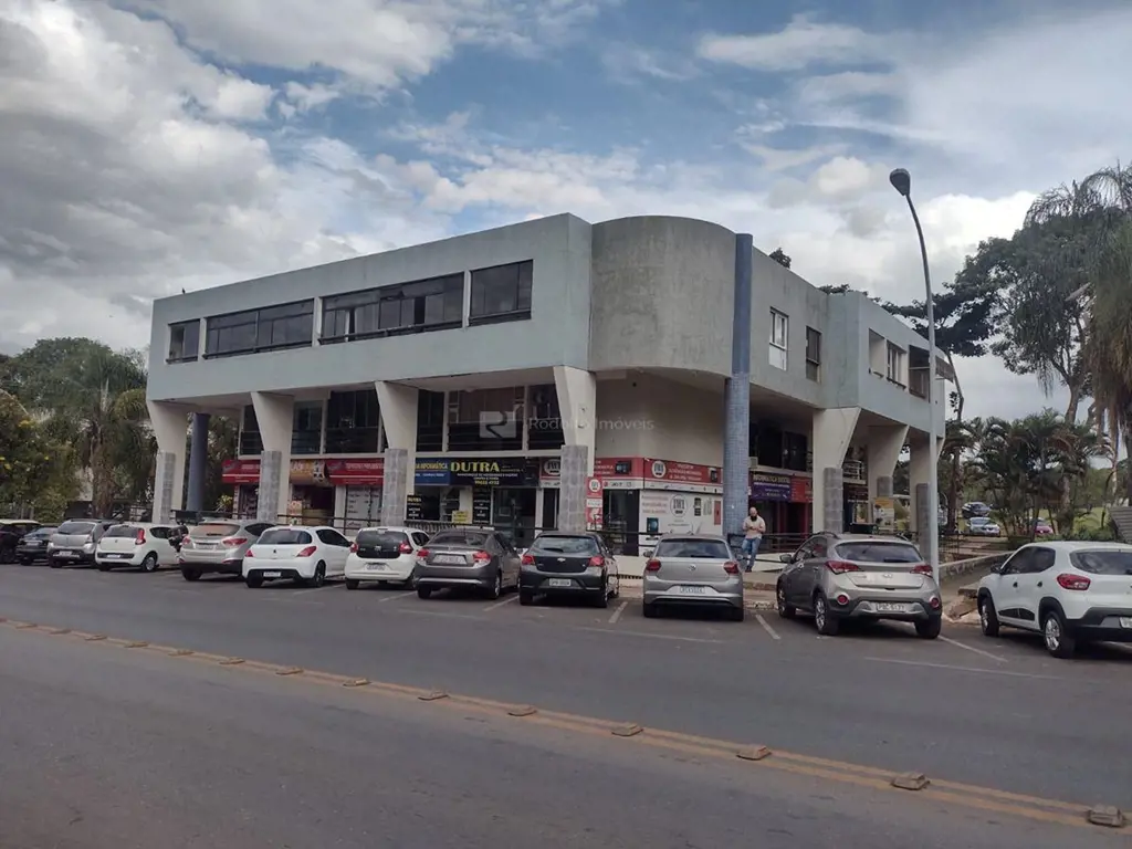 LOJA NO SUBSOLO GRADEADA COM BANHEIRO.***Os valores de taxas condominiais poderã...
