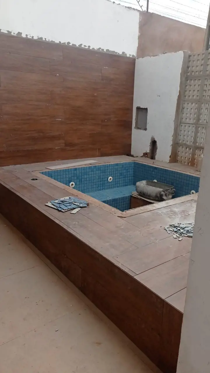 Excelente Casa Moderna em Condomínio Novo, Casa com 03 Qrtos sendo 01 Suíte Mast...