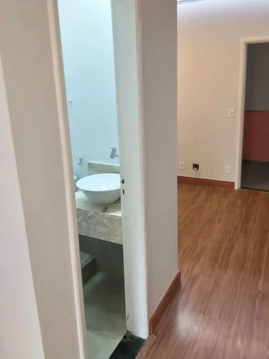 HABITARBEM Imóveis aluga: - ótima sala reformada; - sala / recepção; - copa; - b...