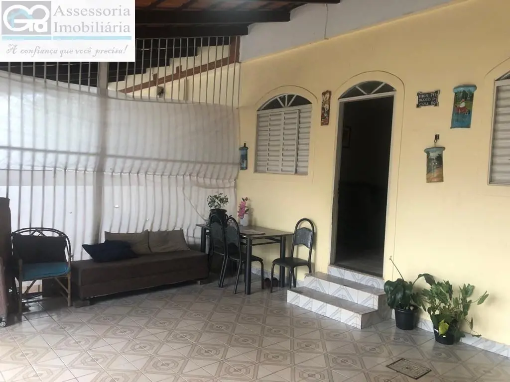 Excelente casa com 120m2 de área útil, 4 quartos, 2 banheiro.Uma das melhores qu...