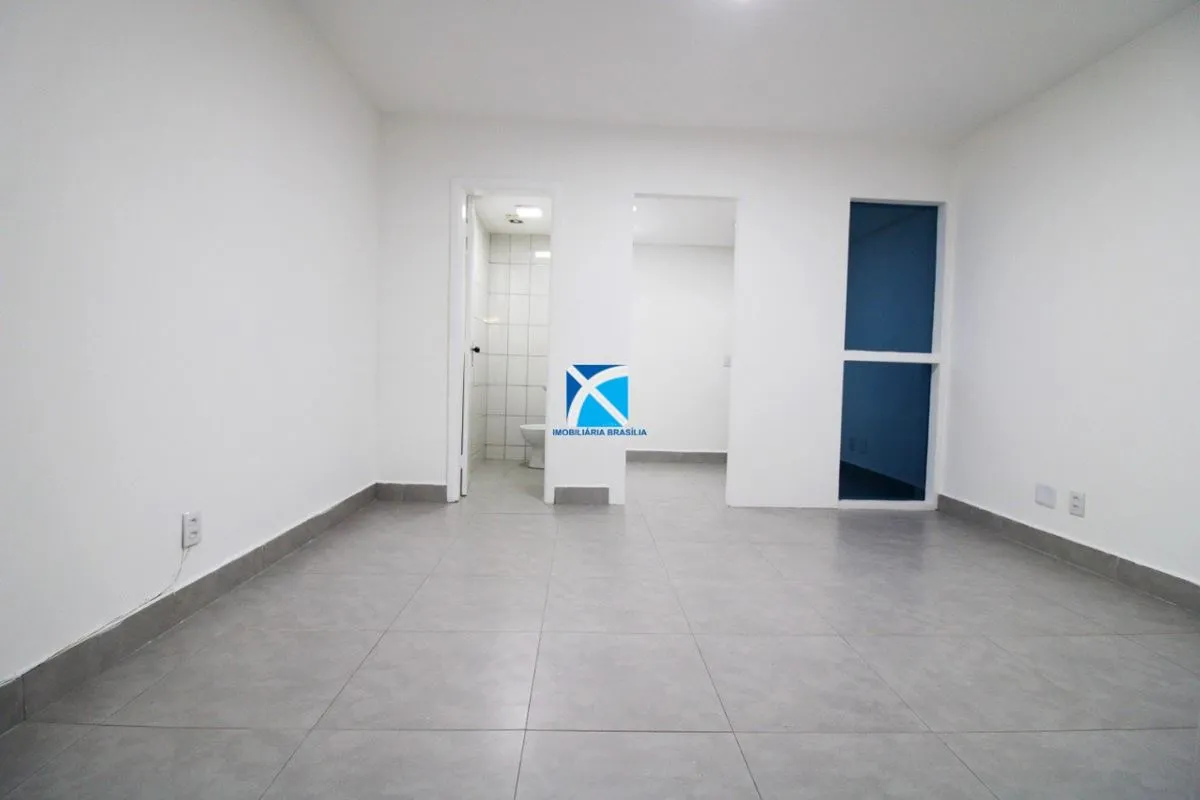 Excelente sala comercial divida em 03 ambientes, sendo recepção, sala meio maior...