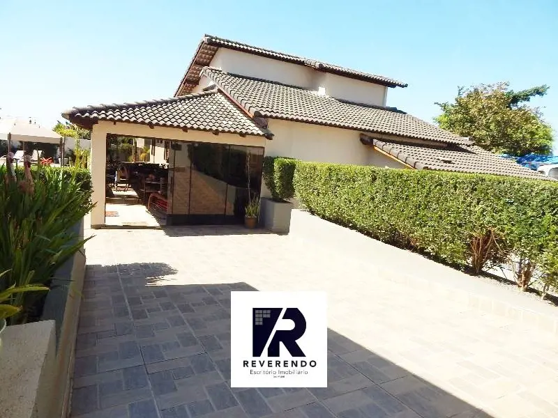 Casa sobrado, condomínio San Diego, com 830m² de área construída em um terreno d...