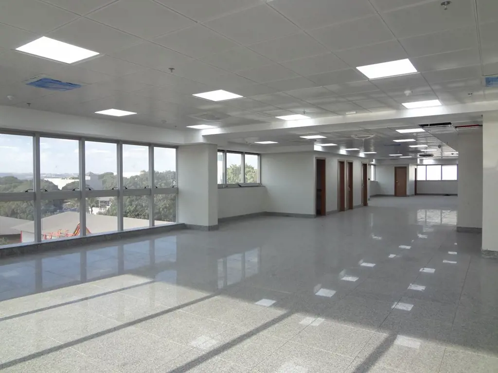 Este imóvel têm as seguintes características e especificações: - Edifício comerc...