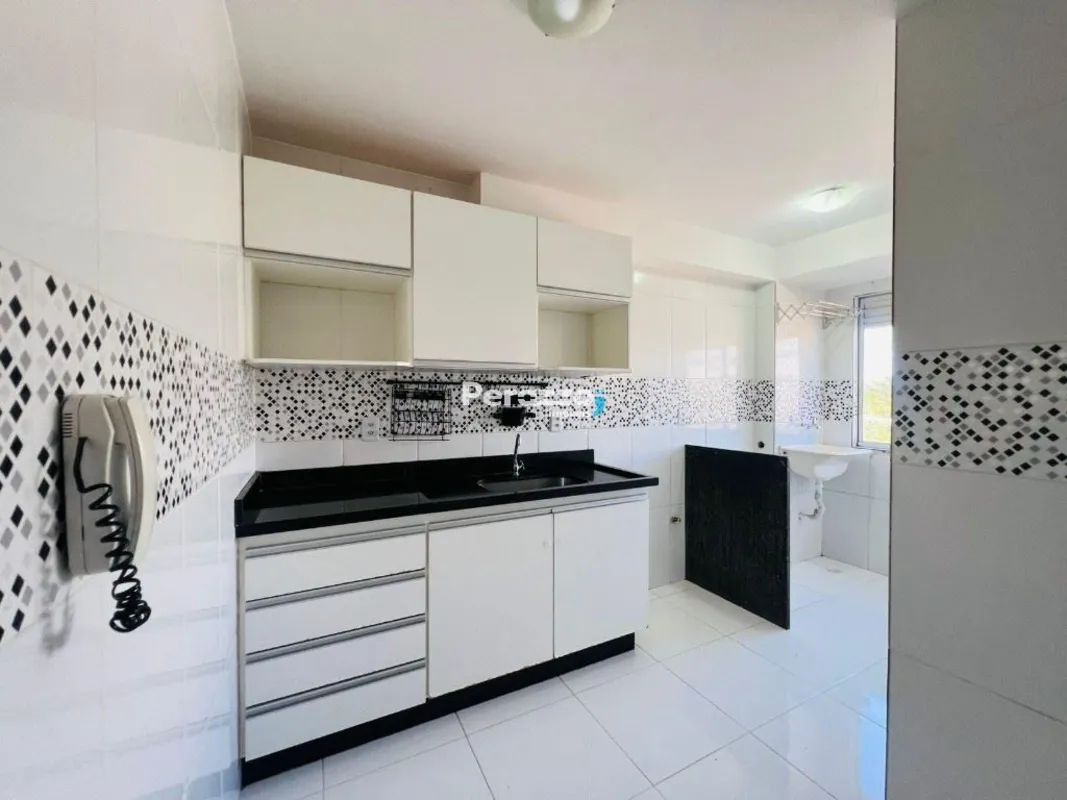 More na QC 09! Apartamento com 2 Quartos, Varanda em Blindex e Armário Planejado...
