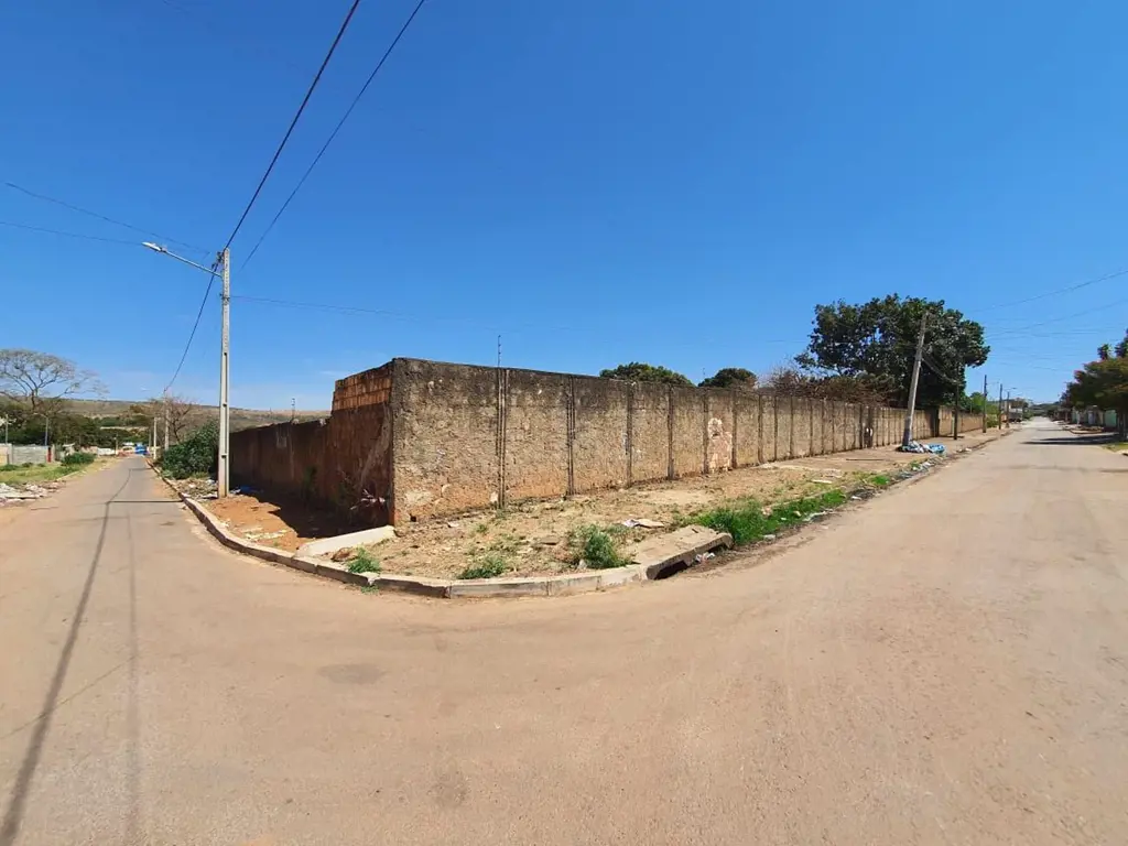 Batista Soluções Imobiliárias vende ótimo lote escriturado, para investimento, d...