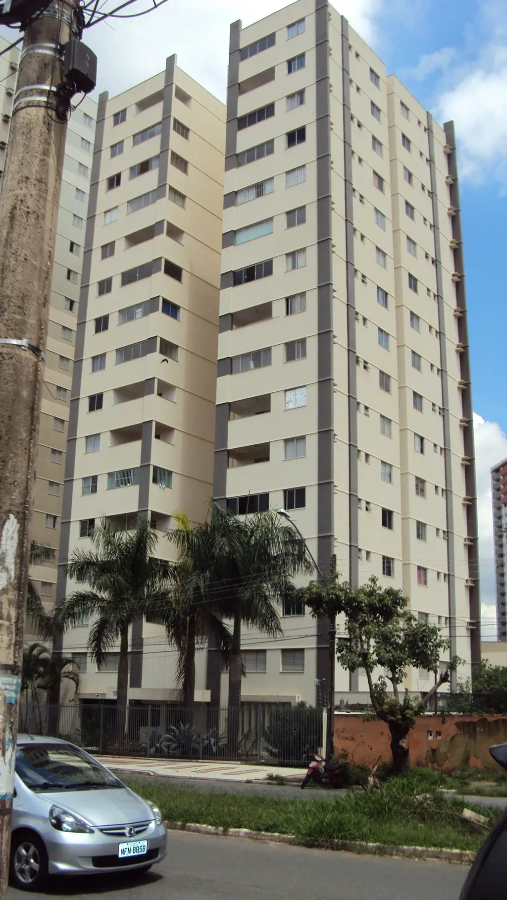 APARTAMENTO CONFORTÁVEL DE 2 QUARTOS, 1 SUÍTE, ED. ROYAL RESIDENCE. ST. LESTE UN...