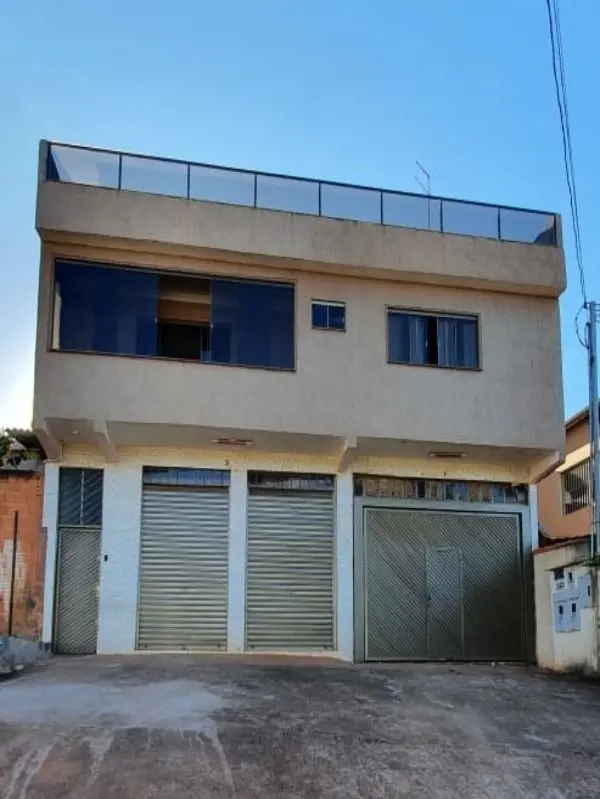 PRÉDIO 3 PAVIMENTOS - YPIRANGA - VALPARAÍSO-GOO imóvel encontra-se em um lote va...