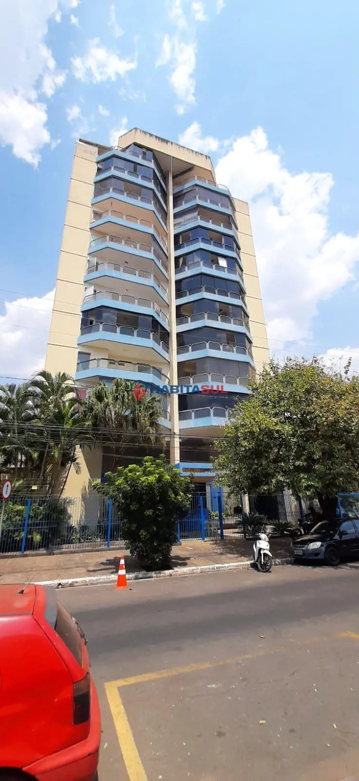 Localizado na Rua 5, disponibiliza vários recursos para trazer comodidade e acon...