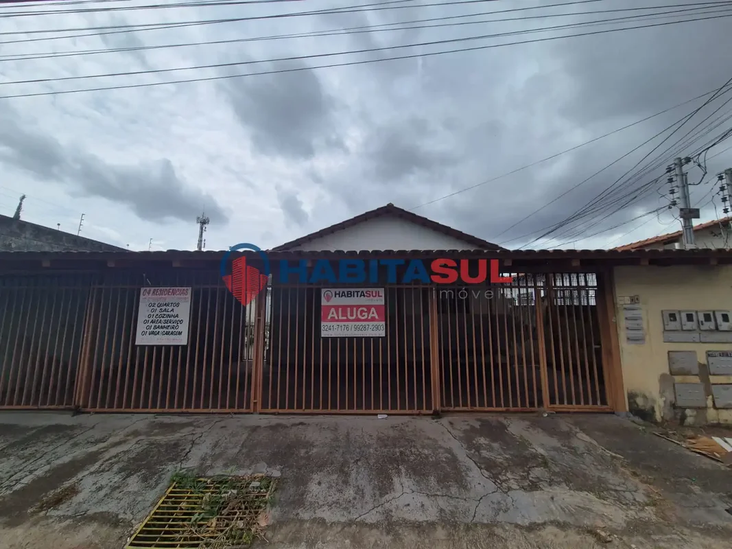 Barração com 2 quartos, sala, cozinha, banheiro social e área de serviço.Garagem...