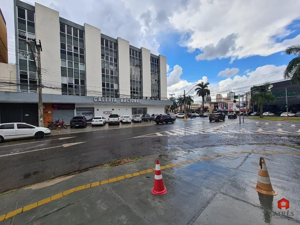 Sala Comercial com aproximadamente 32m², piso em cerâmica e 1 banheiro. Imóvel m...