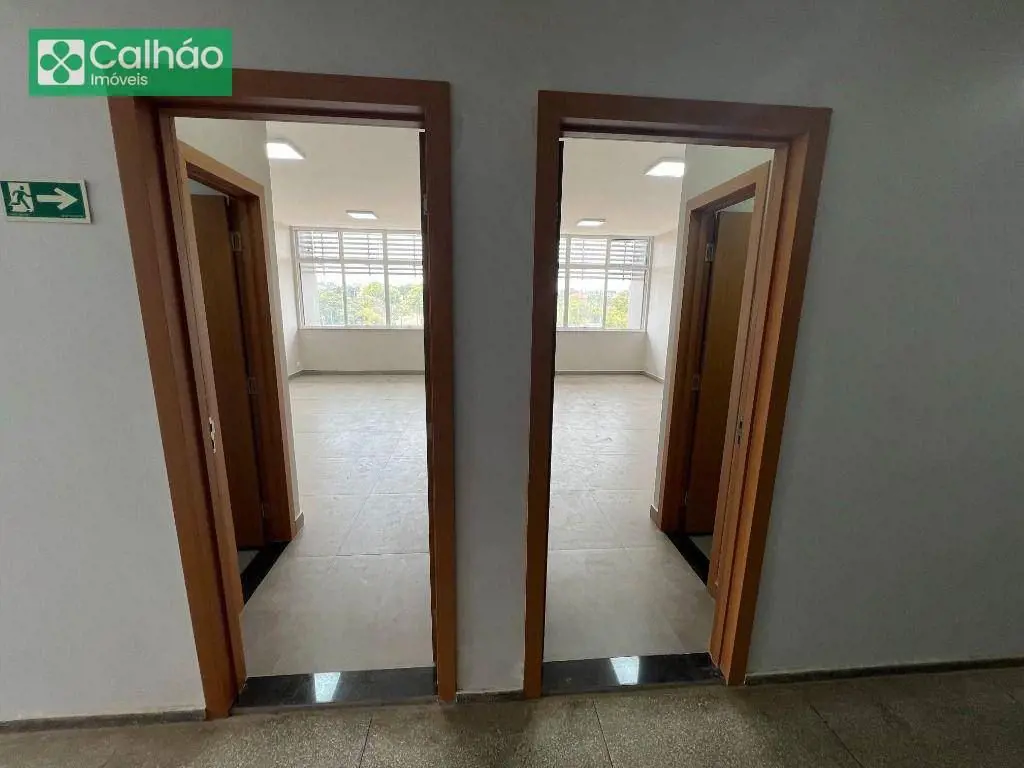 Sala Dupla Reformada para Locação Edifício Centro Comercial do Cruzeiro Velho | ...