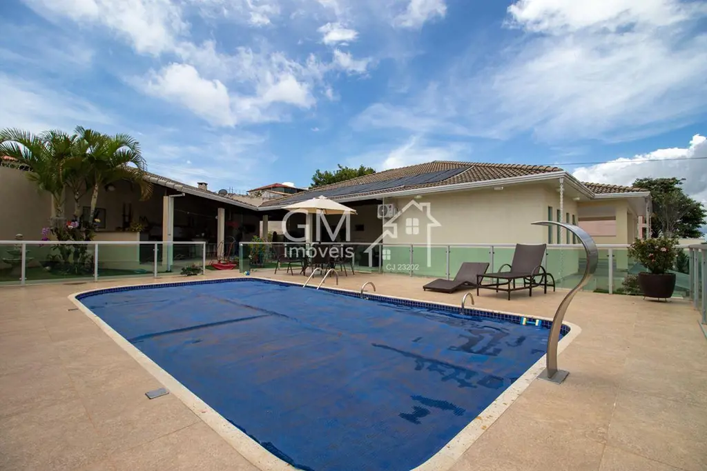 A GM Imóveis vende casa no condomínio Jardim Europa II, com lote diferenciado. U...