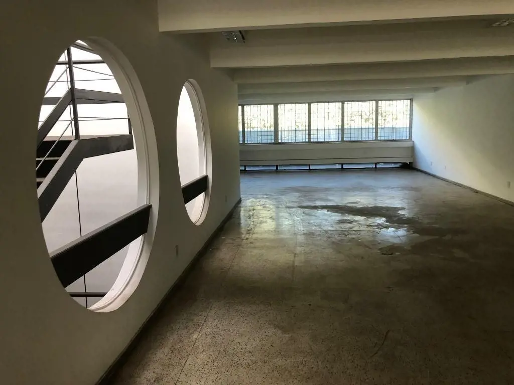 Localização Privilegiada Frente para a W3 513 SulÁrea total: 1.480m2 Especial pa...