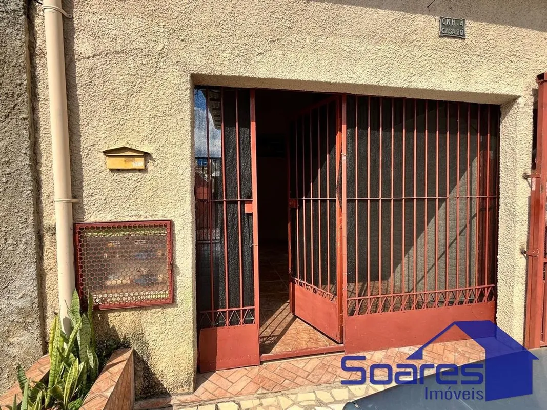 Casa reformada, aconchegante e com excelente localização!Este imóvel possui 02 q...