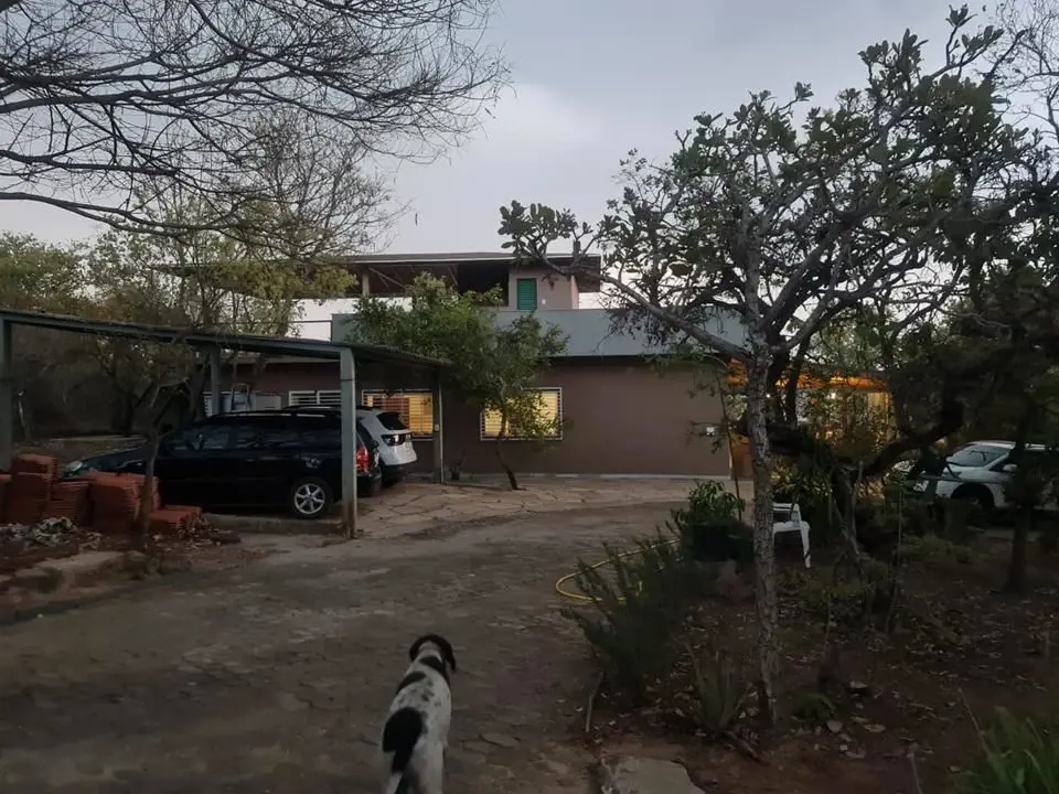 MENDONÇA ALUGA LINDA CASA MODERNA EM ÁREA RURAL, PÉ DIREITO ALTO, HÁ 20KM DO CEN...