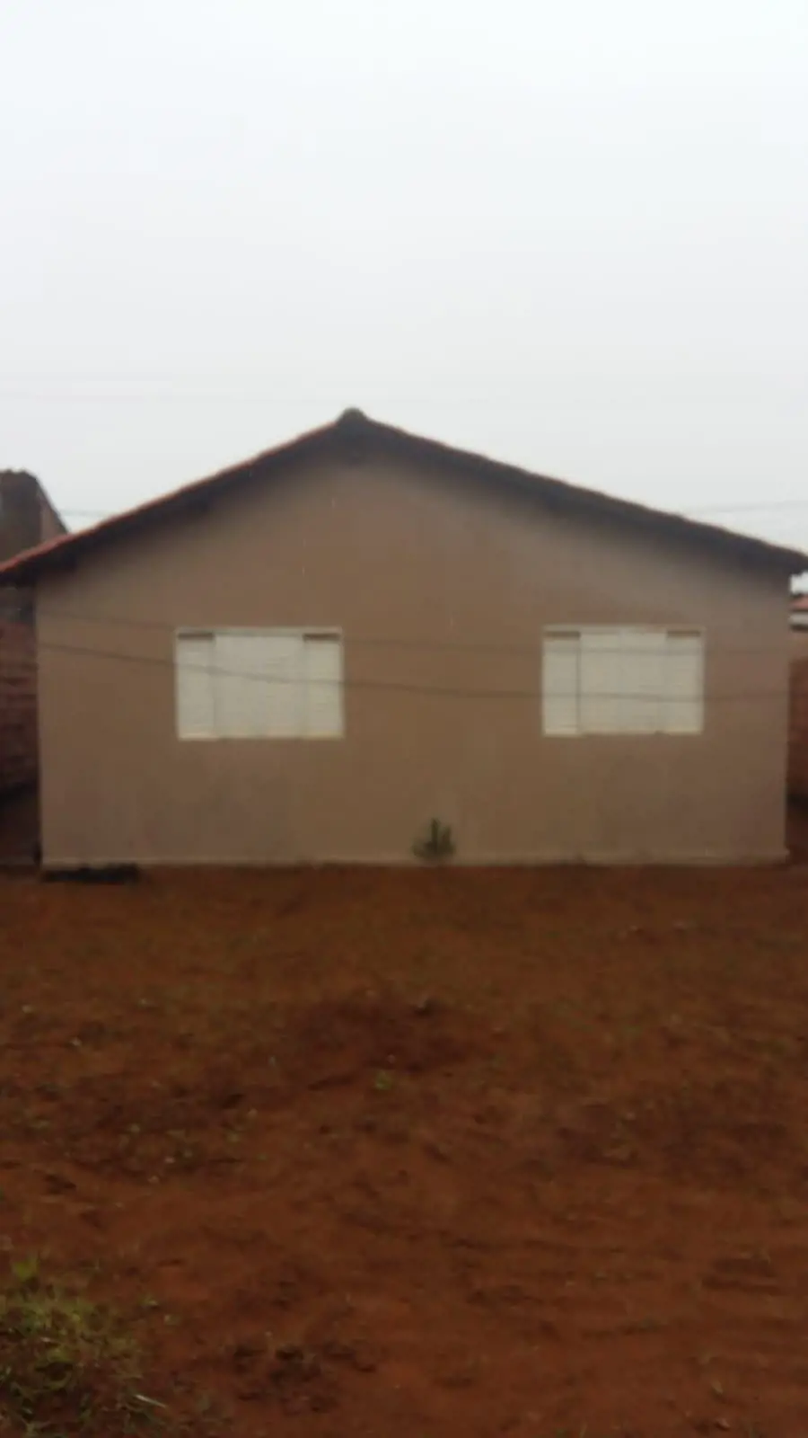 Vendo excelente casa de 02 qtos, sala ampla, excelente cozinha, área de serviço,...