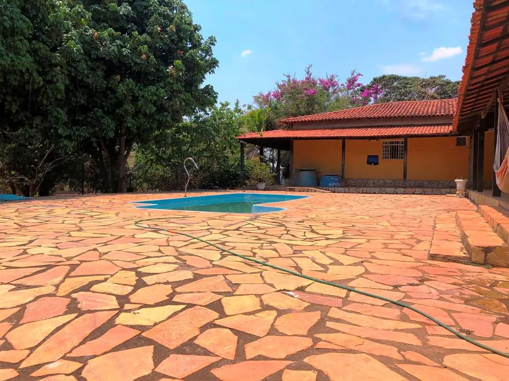 Chácara de 20.000m2 no Lago OesteChácara possuindo:Casa 500m2 toda na laje, comp...