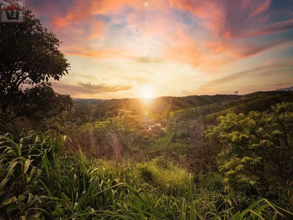 Para quem sonha viver em meio à natureza sem perder os benefícios da cidade.Terr...