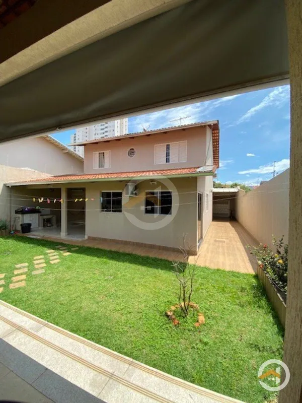 A casa está localizado na regiao Jardim América tem 437 metros quadrados de terr...