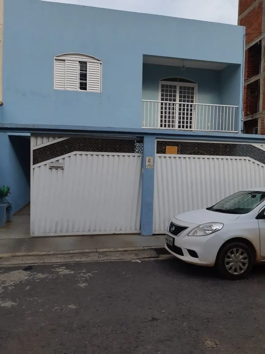 Ótima oportunidade para quem busca conforto, espaço e segurança! Este sobrado be...