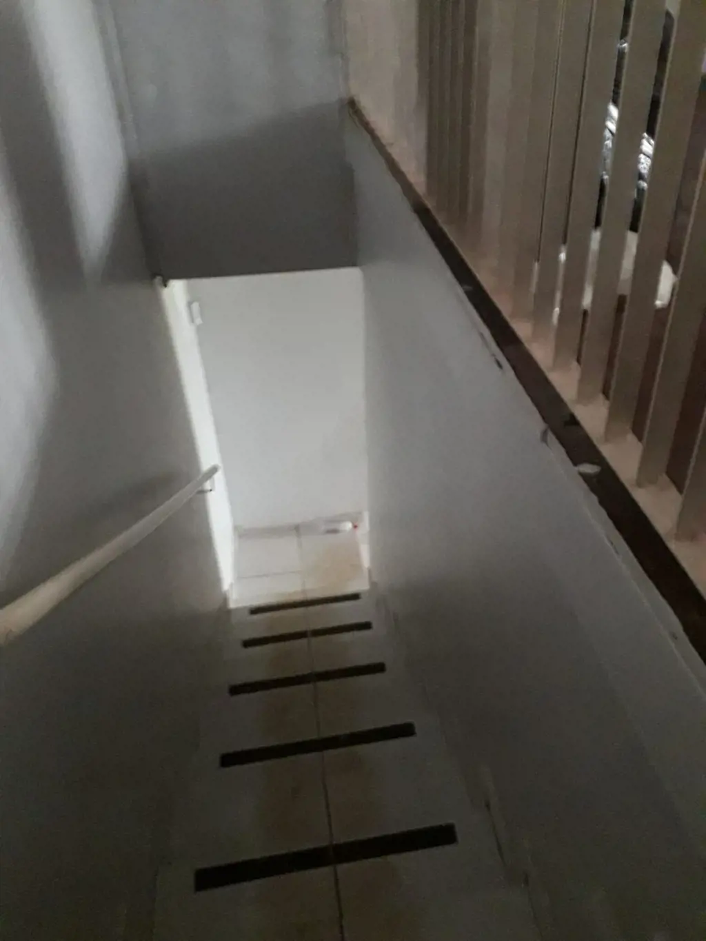 VILAR IMÓVEIS ALUGA!!KITNE NA C12 :* COM 40M² E UM BANHEIRO BEM LOCALIZADA PRÓXI...