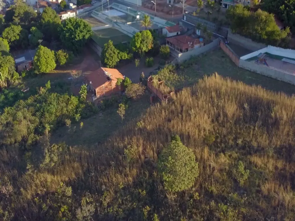 Lote com 2.500m2 com linda vista.Condomínio fechado com total segurança, portari...