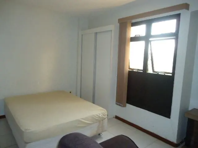 Kitnete mobiliada, vão livre , composta por sofá, televisão, hack, cama, geladei...